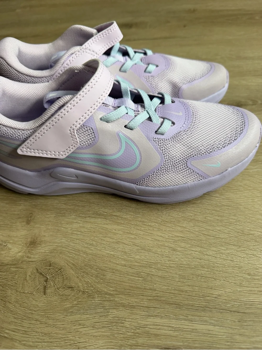 Nike Girls Cosmic Runner  Purple Sneakers New SZ 3